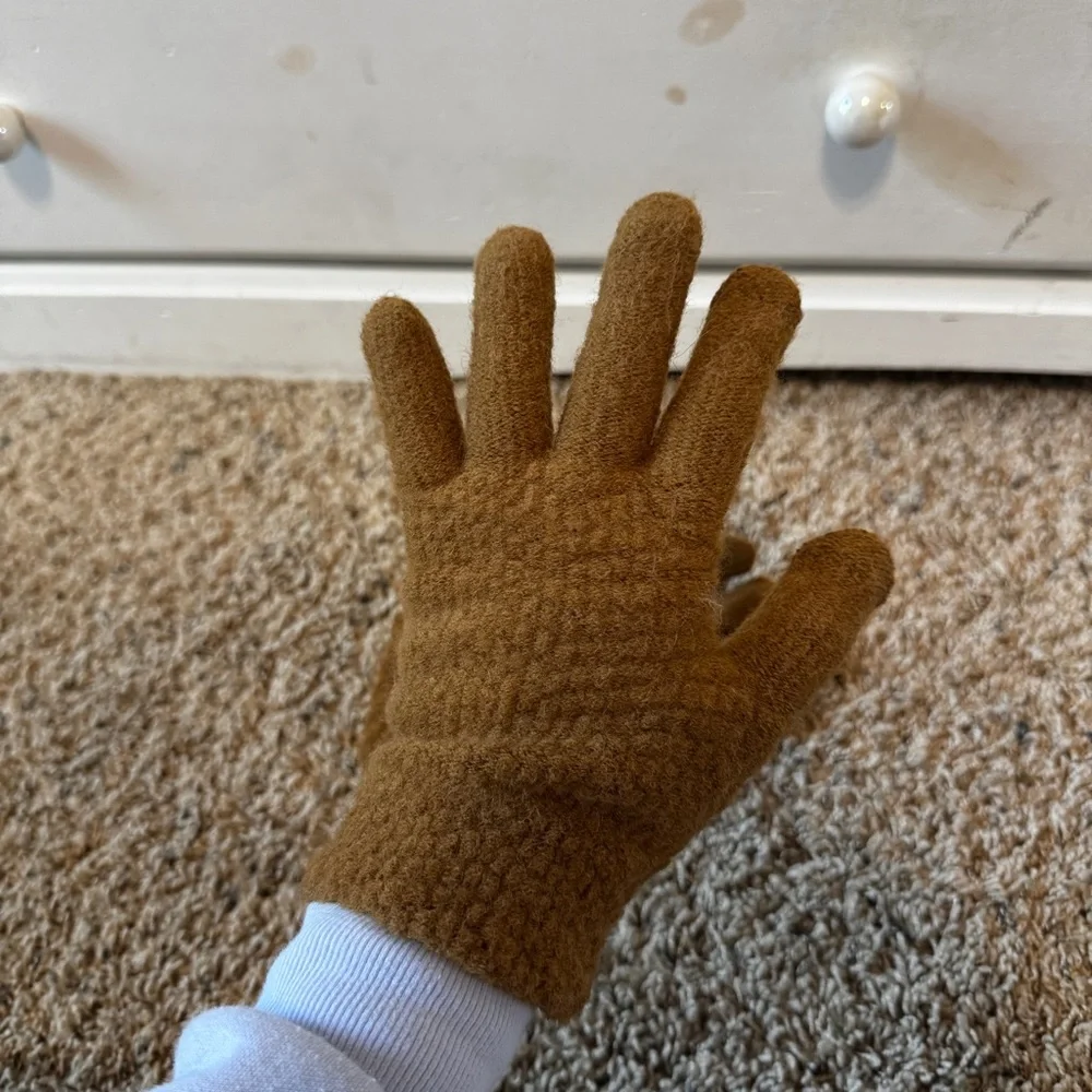 Cozy Brown Knit Gloves